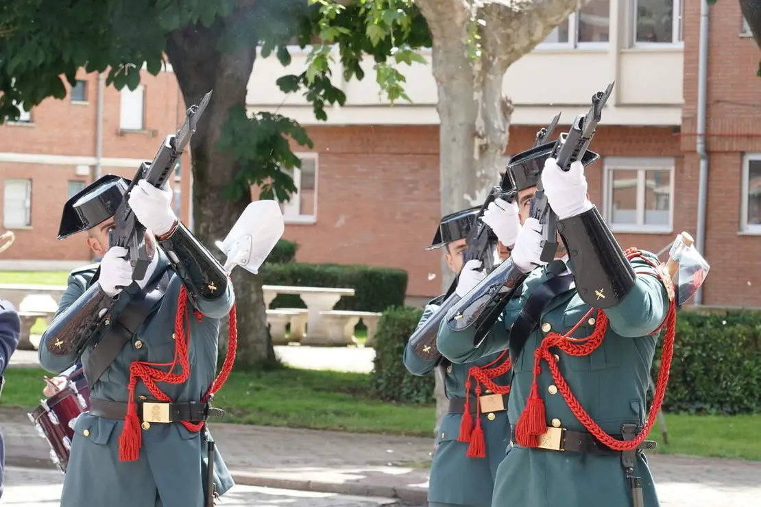 El general de Brigada, Miguel S&aacute;nchez Guerrero, y el delegado del Gobierno en Castilla y Le&oacute;n, Nicanor Sen V&eacute;lez, presiden el acto de conmemoraci&oacute;n del 182 aniversario de la Fundaci&oacute;n de la Guardia Civil
