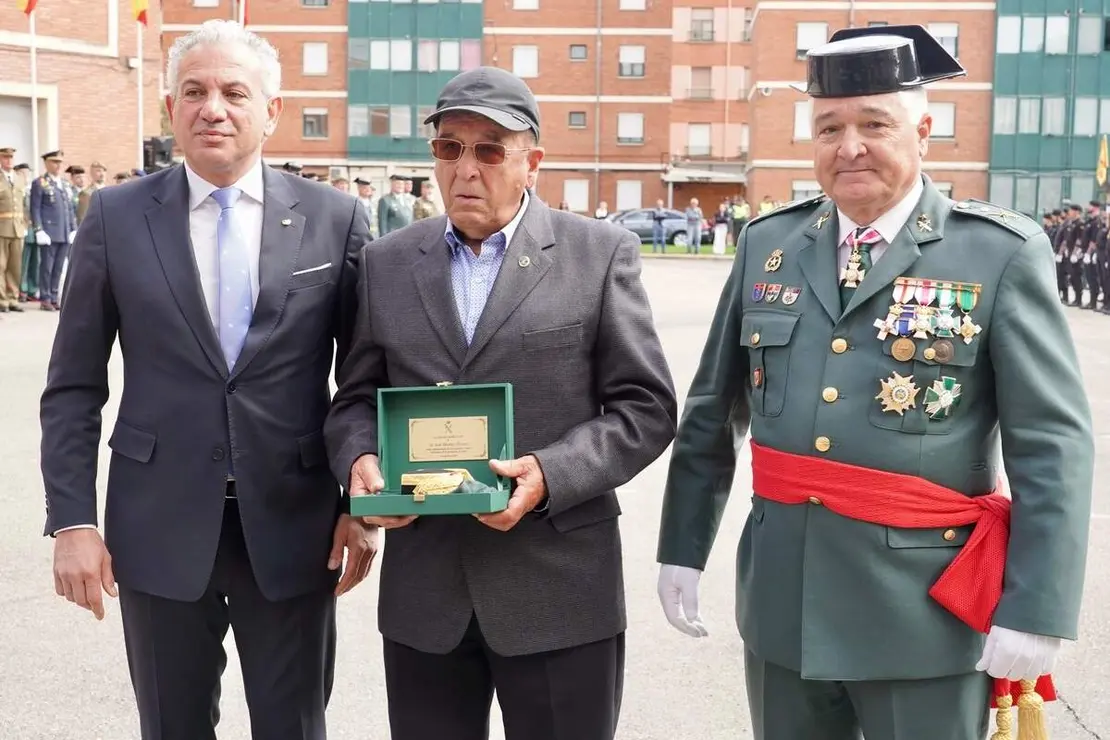 El general de Brigada, Miguel S&aacute;nchez Guerrero, y el delegado del Gobierno en Castilla y Le&oacute;n, Nicanor Sen V&eacute;lez, presiden el acto de conmemoraci&oacute;n del 182 aniversario de la Fundaci&oacute;n de la Guardia Civil