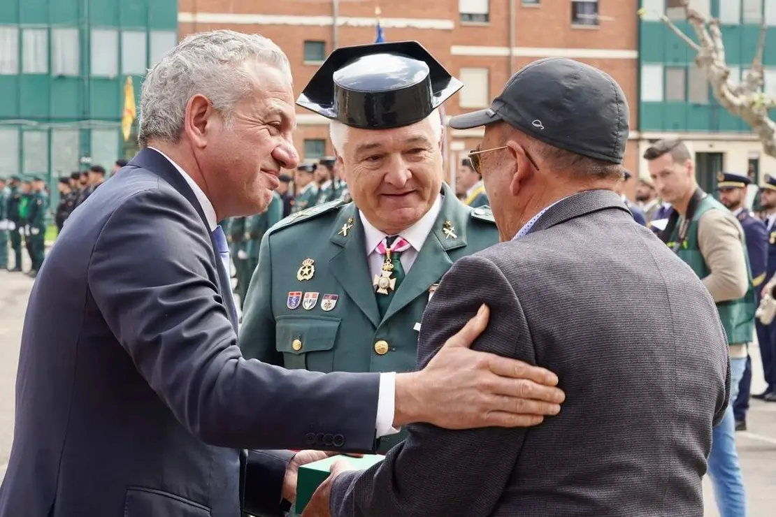 El general de Brigada, Miguel S&aacute;nchez Guerrero, y el delegado del Gobierno en Castilla y Le&oacute;n, Nicanor Sen V&eacute;lez, presiden el acto de conmemoraci&oacute;n del 182 aniversario de la Fundaci&oacute;n de la Guardia Civil
