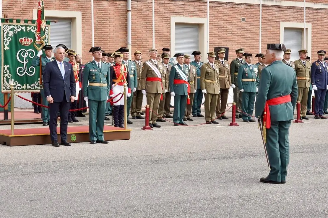 El general de Brigada, Miguel S&aacute;nchez Guerrero, y el delegado del Gobierno en Castilla y Le&oacute;n, Nicanor Sen V&eacute;lez, presiden el acto de conmemoraci&oacute;n del 182 aniversario de la Fundaci&oacute;n de la Guardia Civil