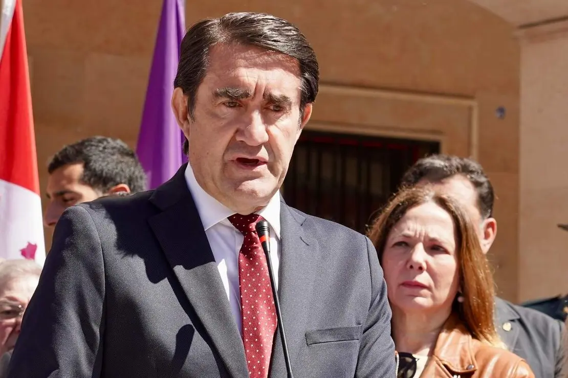El consejero de Medio Ambiente, Vivienda y Ordenaci&oacute;n del Territorio, Juan Carlos Su&aacute;rez-Qui&ntilde;ones, asiste a la inauguraci&oacute;n de la Feria Iberqueso