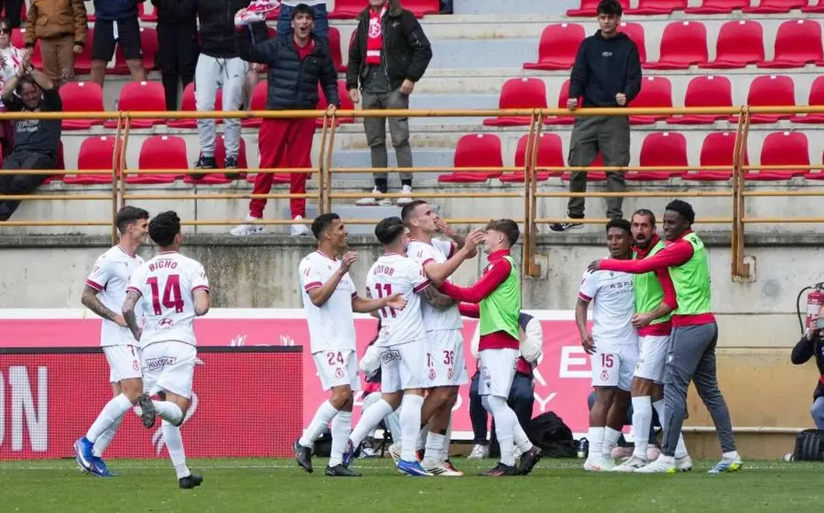 El conjunto leon&eacute;s derrota al Eibar en una tarde de orgullo y esperanza en el Reino de Le&oacute;n y mantiene viva la llama de la permanencia.