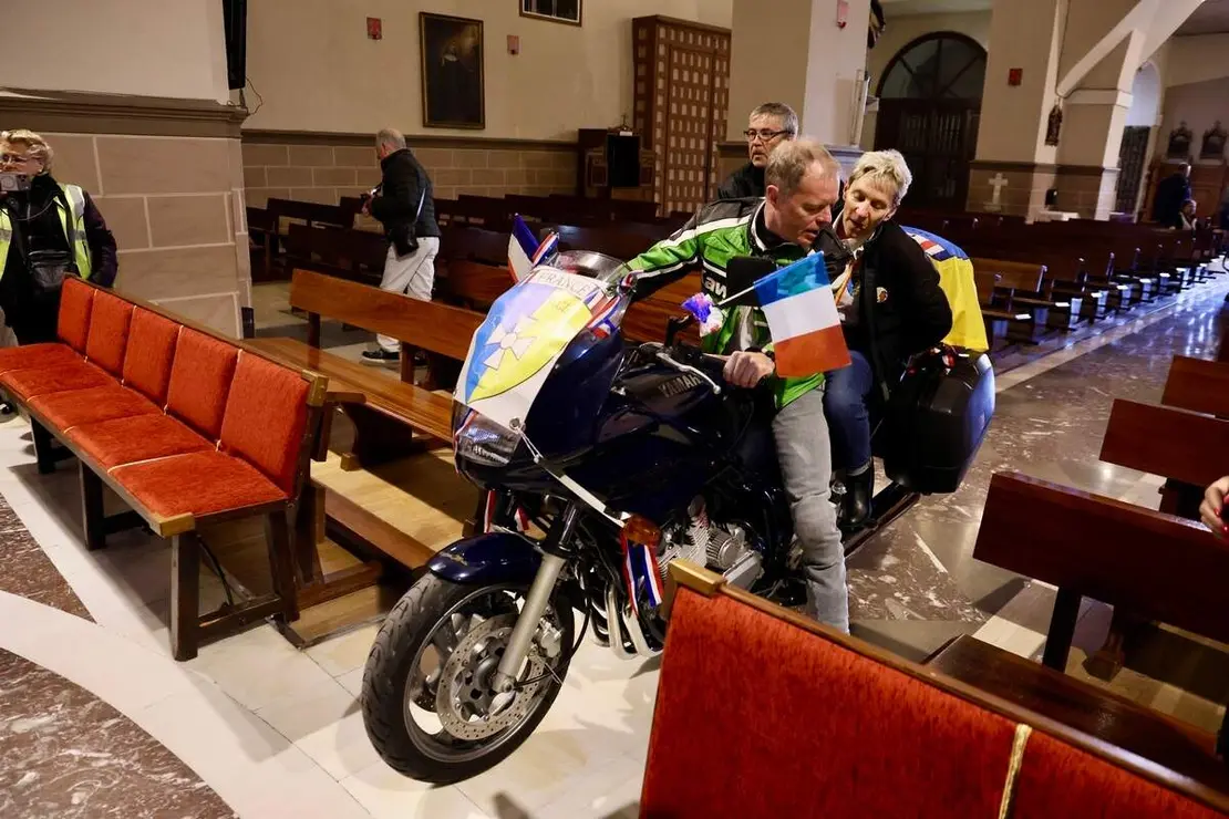 Celebraci&oacute;n de una misa y un acto de bendici&oacute;n de cascos con motivo de la VIII Concentraci&oacute;n Internacional Madonna de los Centauros, que se celebra en La Ba&ntilde;eza