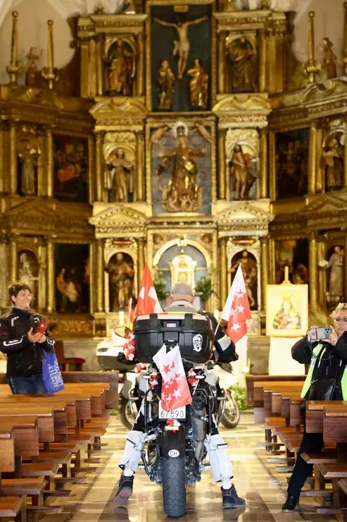 Celebraci&oacute;n de una misa y un acto de bendici&oacute;n de cascos con motivo de la VIII Concentraci&oacute;n Internacional Madonna de los Centauros, que se celebra en La Ba&ntilde;eza