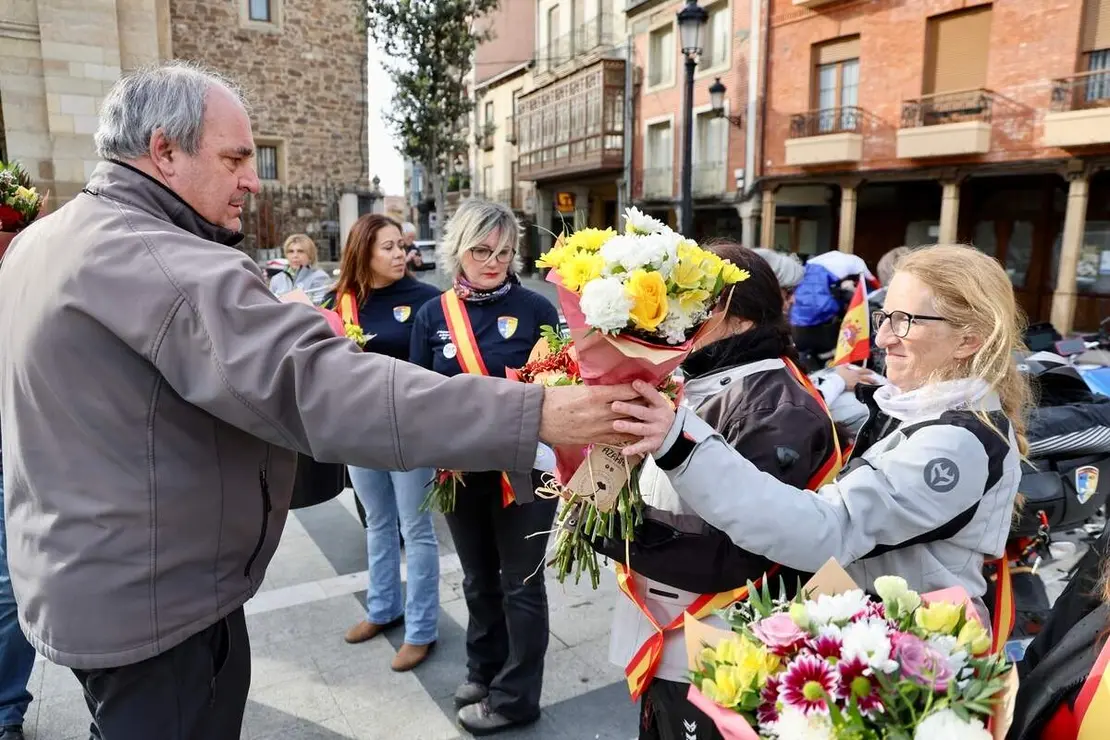 Celebraci&oacute;n de una misa y un acto de bendici&oacute;n de cascos con motivo de la VIII Concentraci&oacute;n Internacional Madonna de los Centauros, que se celebra en La Ba&ntilde;eza