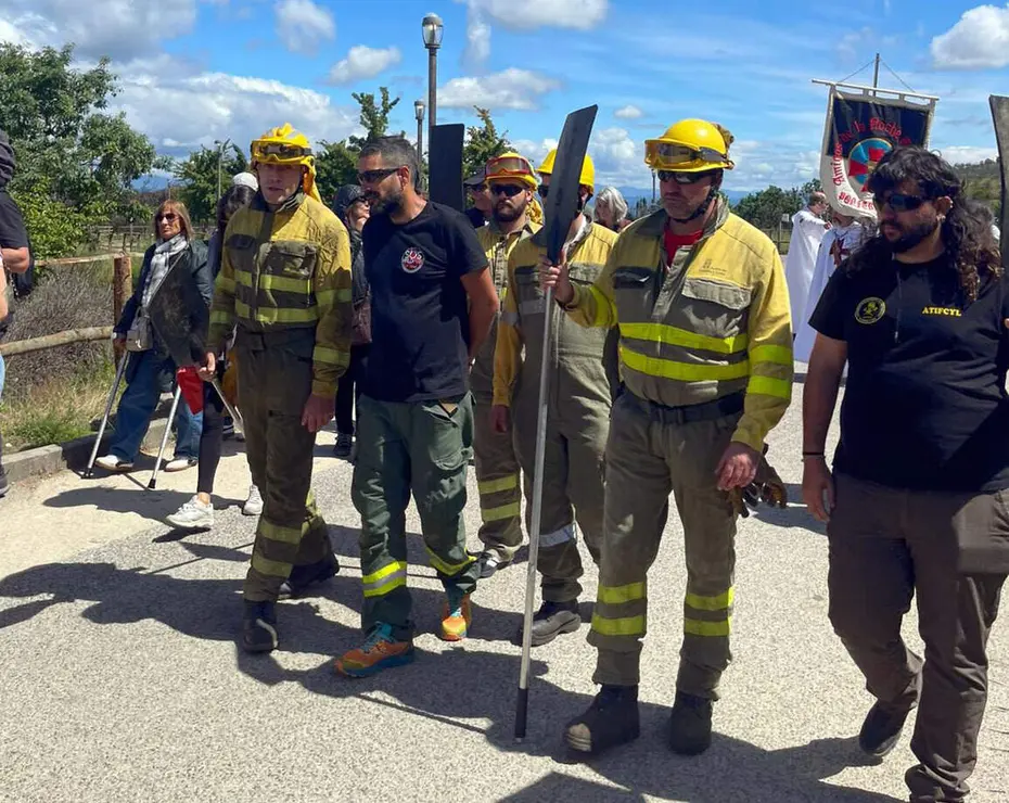 Vecinos del pueblo de M&eacute;dulas y su entorno protagonizaron hoy una protesta bajo el lema &lsquo;Ruina Montiun resiste&rsquo; con el objetivo de dar visibilidad a las carencias que sufren los habitantes de los pueblos del paraje Patrimonio de la Humanidad