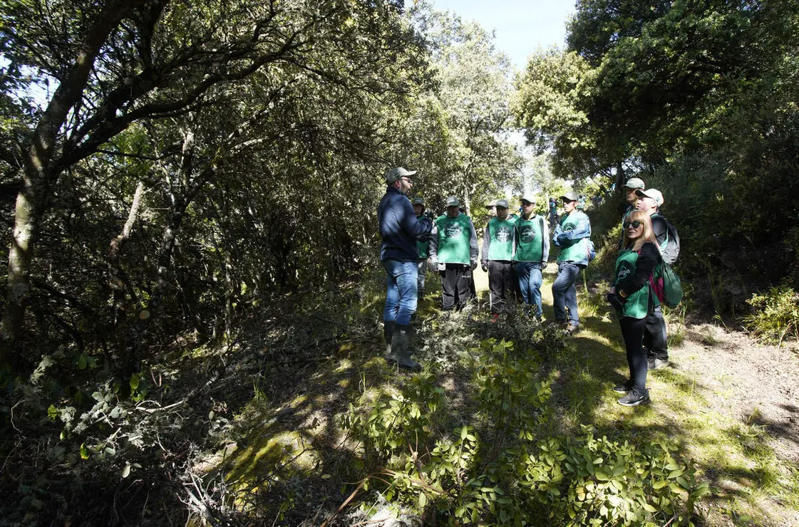 Inicio de la primera actuaci&oacute;n nacional de &lsquo;A Fuego&rsquo;, en la localidad de Arlanza del Bierzo (Le&oacute;n), una iniciativa de Imagin, la banca digital impulsada por CaixaBank, en la que participa voluntariado de Acci&oacute;n Social CaixaBank junto a Grupo Eulen y Agro4Data