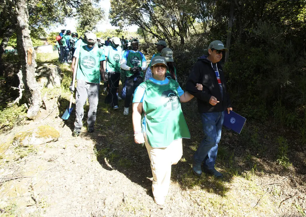 Inicio de la primera actuaci&oacute;n nacional de &lsquo;A Fuego&rsquo;, en la localidad de Arlanza del Bierzo (Le&oacute;n), una iniciativa de Imagin, la banca digital impulsada por CaixaBank, en la que participa voluntariado de Acci&oacute;n Social CaixaBank junto a Grupo Eulen y Agro4Data