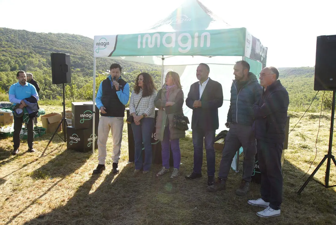 Inicio de la primera actuaci&oacute;n nacional de &lsquo;A Fuego&rsquo;, en la localidad de Arlanza del Bierzo (Le&oacute;n), una iniciativa de Imagin, la banca digital impulsada por CaixaBank, en la que participa voluntariado de Acci&oacute;n Social CaixaBank junto a Grupo Eulen y Agro4Data