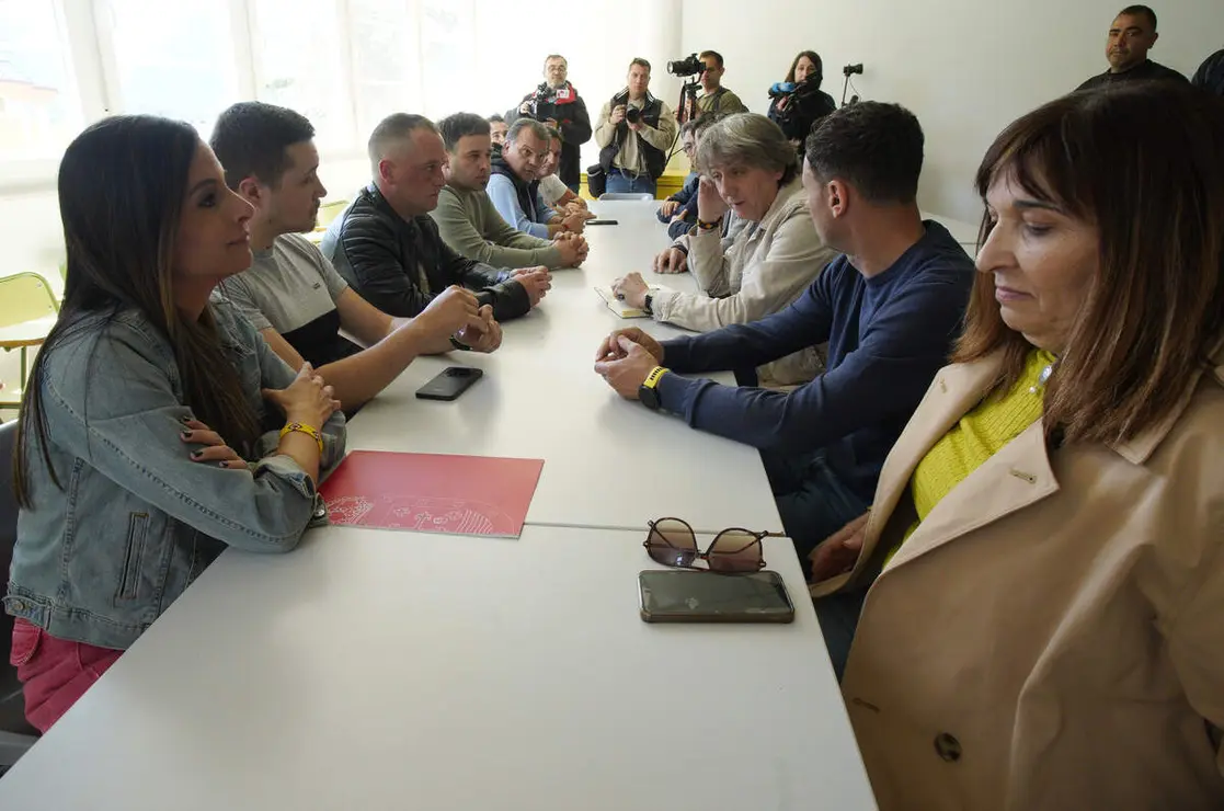 El secretario general del Partido Socialista de Castilla y Le&oacute;n, Carlos Mart&iacute;nez, durante la reuni&oacute;n en la Casa de la Cultura de Villablino (Le&oacute;n), con los participantes en la marcha minera organizada por los trabajadores de Mina Miura