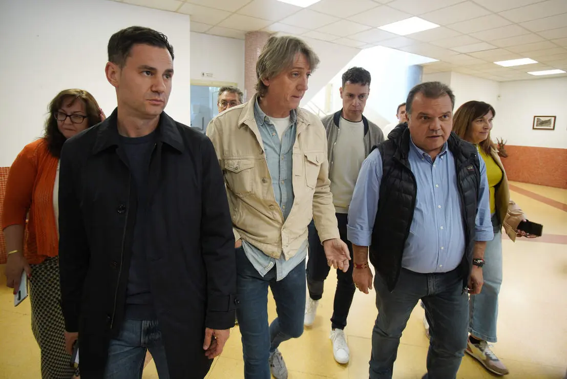 El secretario general del Partido Socialista de Castilla y Le&oacute;n, Carlos Mart&iacute;nez, durante la reuni&oacute;n en la Casa de la Cultura de Villablino (Le&oacute;n), con los participantes en la marcha minera organizada por los trabajadores de Mina Miura
