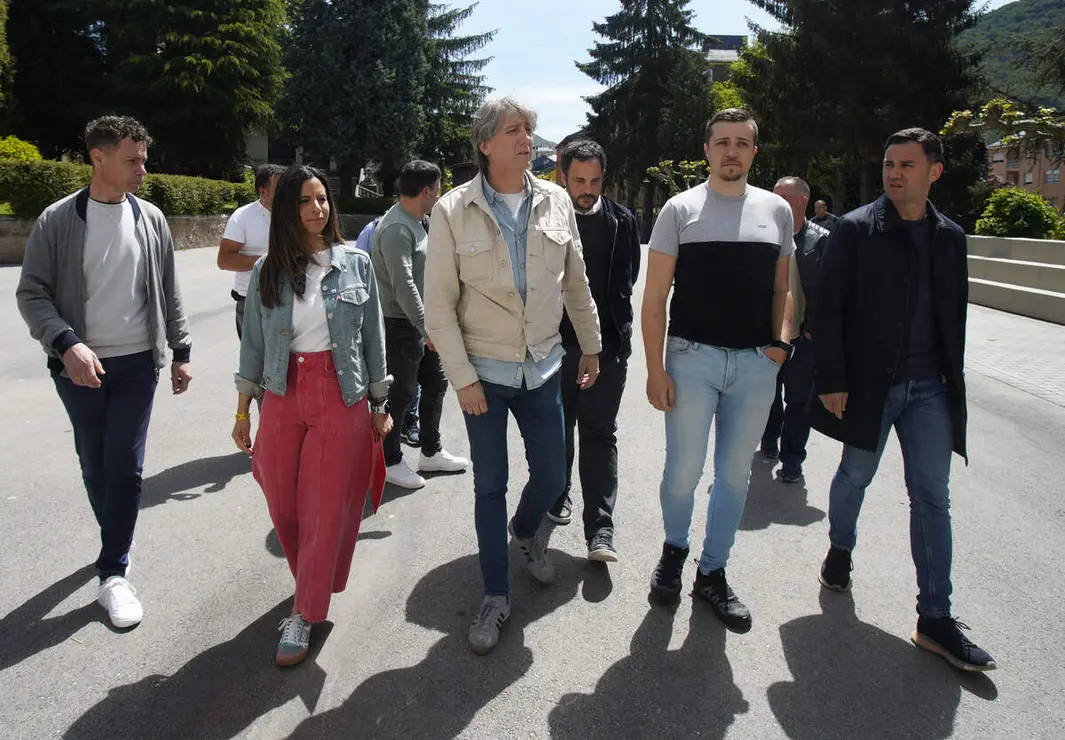 El secretario general del Partido Socialista de Castilla y Le&oacute;n, Carlos Mart&iacute;nez, durante la reuni&oacute;n en la Casa de la Cultura de Villablino (Le&oacute;n), con los participantes en la marcha minera organizada por los trabajadores de Mina Miura