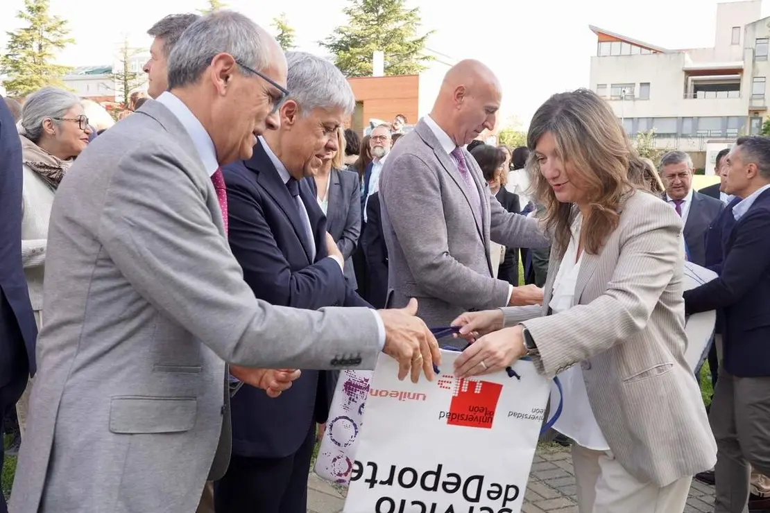 La rectora de la Universidad de Le&oacute;n, Nuria Gonz&aacute;lez, preside la inauguraci&oacute;n &lsquo;Review week&rsquo; de la alianza Eureca-Pro, tras la que los nueve rectores de las universidades que la integran firman un acuerdo en materia formativa