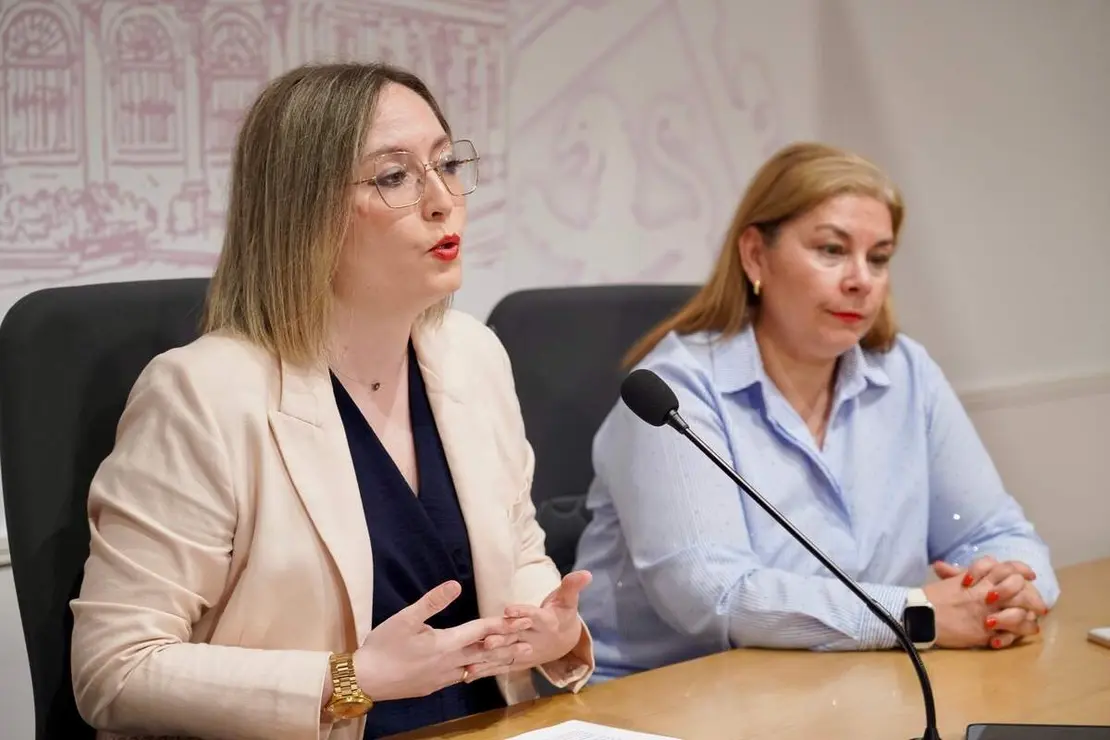 La concejala de Fiestas del Ayuntamiento de Le&oacute;n, Camino Orejas, presenta un avance de la programaci&oacute;n de las Fiestas de San Juan y San Pedro
