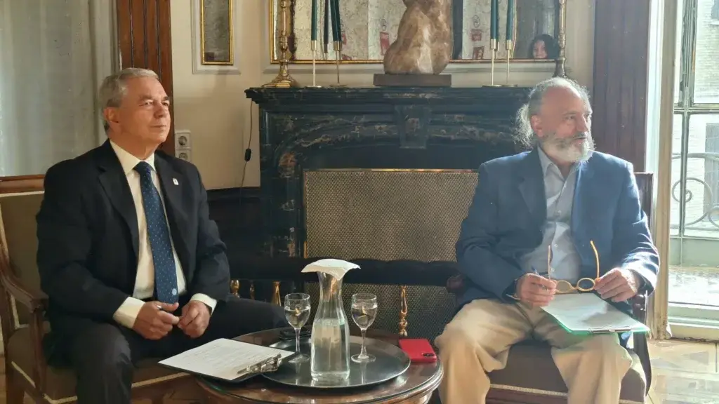 El leon&eacute;s, teniente general retirado del Ej&eacute;rcito y experto en geoestrategia, asegura que "el mundo camina hacia un nuevo orden" en el ciclo 'Conversaciones en la casa'. Foto: Casa de Le&oacute;n en Madrid.
