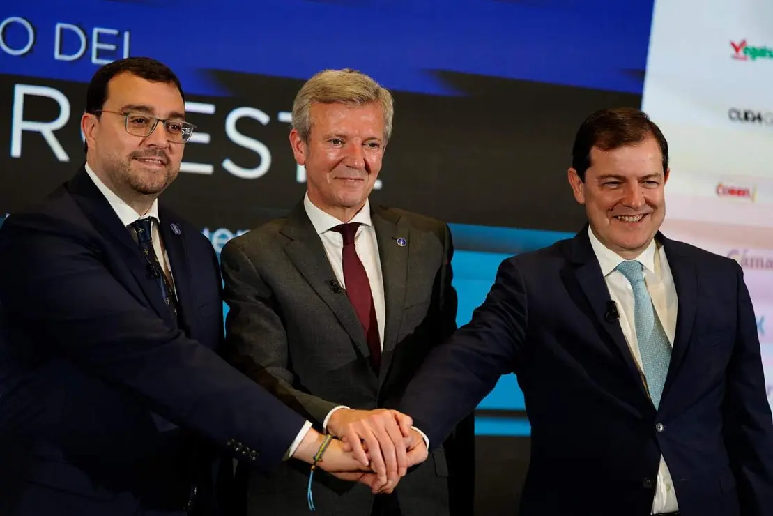 Jornada entre los presidentes de Castilla y Le&oacute;n, Asturias y Galicia, Alfonso Fern&aacute;ndez Ma&ntilde;ueco, Adri&aacute;n Barb&oacute;n y Alfonso Rueda, dentro del II Foro del Noroeste entre Castilla y Le&oacute;n, Asturias y Galicia. Fotos: Paco Paredes