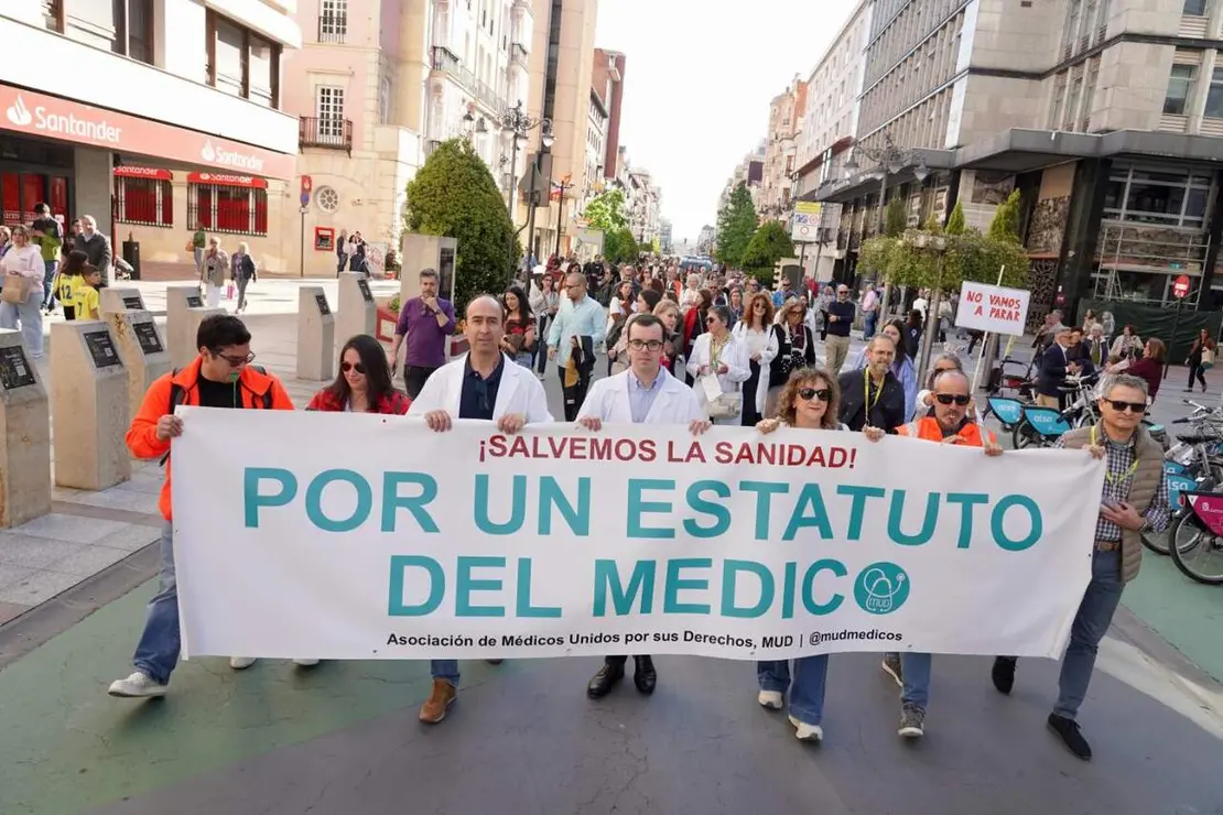 La Asociaci&oacute;n de M&eacute;dicos Unidos por sus Derechos (MUD) convoca una nueva movilizaci&oacute;n contra el Estatuto Marco que promueve el Ministerio de Sanidad. Fotos: Campillo