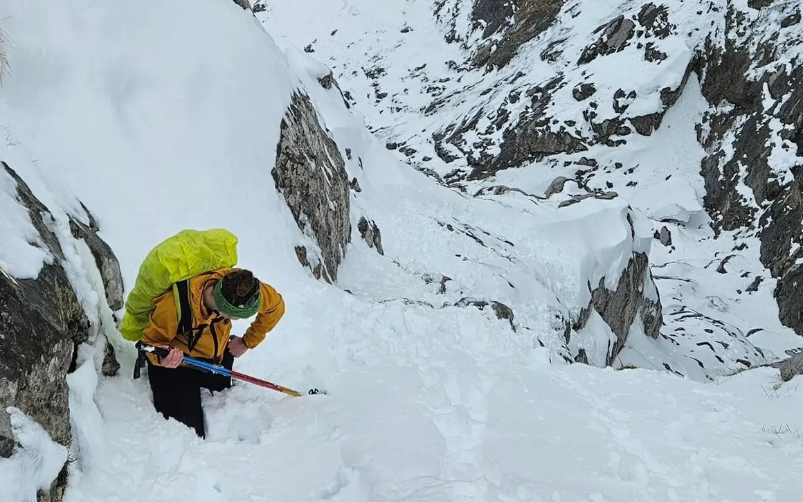 La primavera avanza en el calendario, pero en las cumbres de los Picos de Europa el paisaje ha recuperado durante los &uacute;ltimos d&iacute;as una estampa plenamente invernal. Fotos de Collado Jermoso