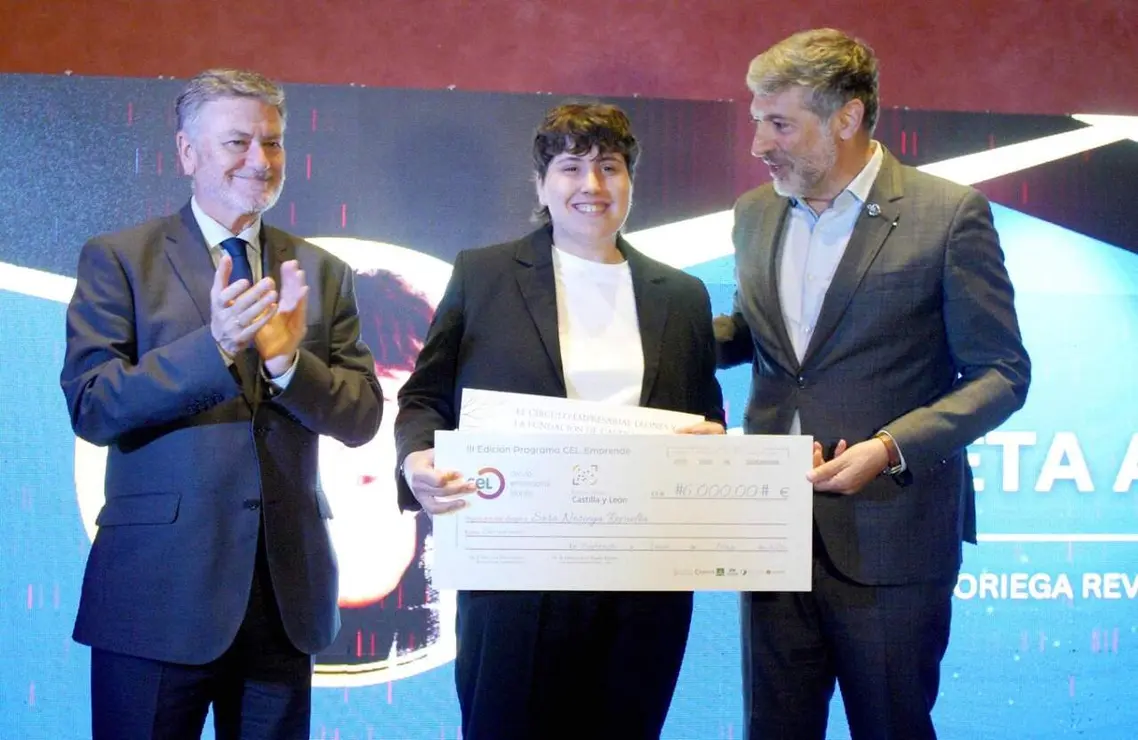 El presidente de las Cortes de Castilla y Le&oacute;n, Francisco V&aacute;zquez, el alcalde de Ponferrada, Marco Morala y el presidente del CEL, Julio C&eacute;sar &Aacute;lvarez acuden a la entrega de premios del III Concurso CEL Emprende. Foto: C&eacute;sar S&aacute;nchez