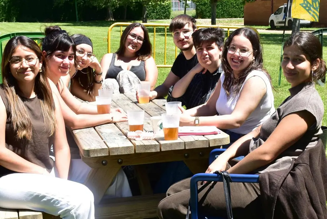 El estreno del ULE Fest re&uacute;ne a cientos de estudiantes y visitantes en una animada jornada en el campus de Le&oacute;n, que este jueves vivir&aacute; el cierre de su primera edici&oacute;n.