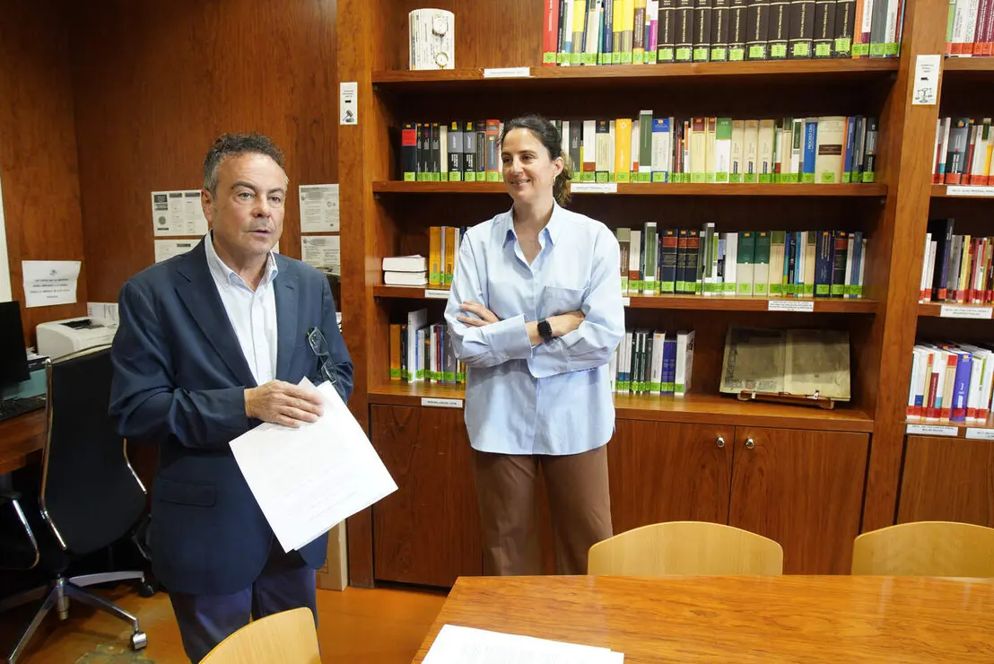 La presidenta de la Delegaci&oacute;n de Ponferrada del Colegio de la Abogac&iacute;a de Le&oacute;n, Ana Garnelo Fern&aacute;ndez-Trigales, junto al vicepresidente, Pablo Soto, durante su comparecencia de esta ma&ntilde;ana