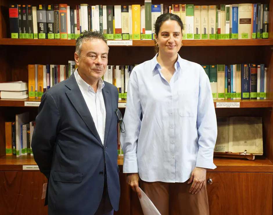 La presidenta de la Delegaci&oacute;n de Ponferrada del Colegio de la Abogac&iacute;a de Le&oacute;n, Ana Garnelo Fern&aacute;ndez-Trigales, junto al vicepresidente, Pablo Soto, durante su comparecencia de esta ma&ntilde;ana