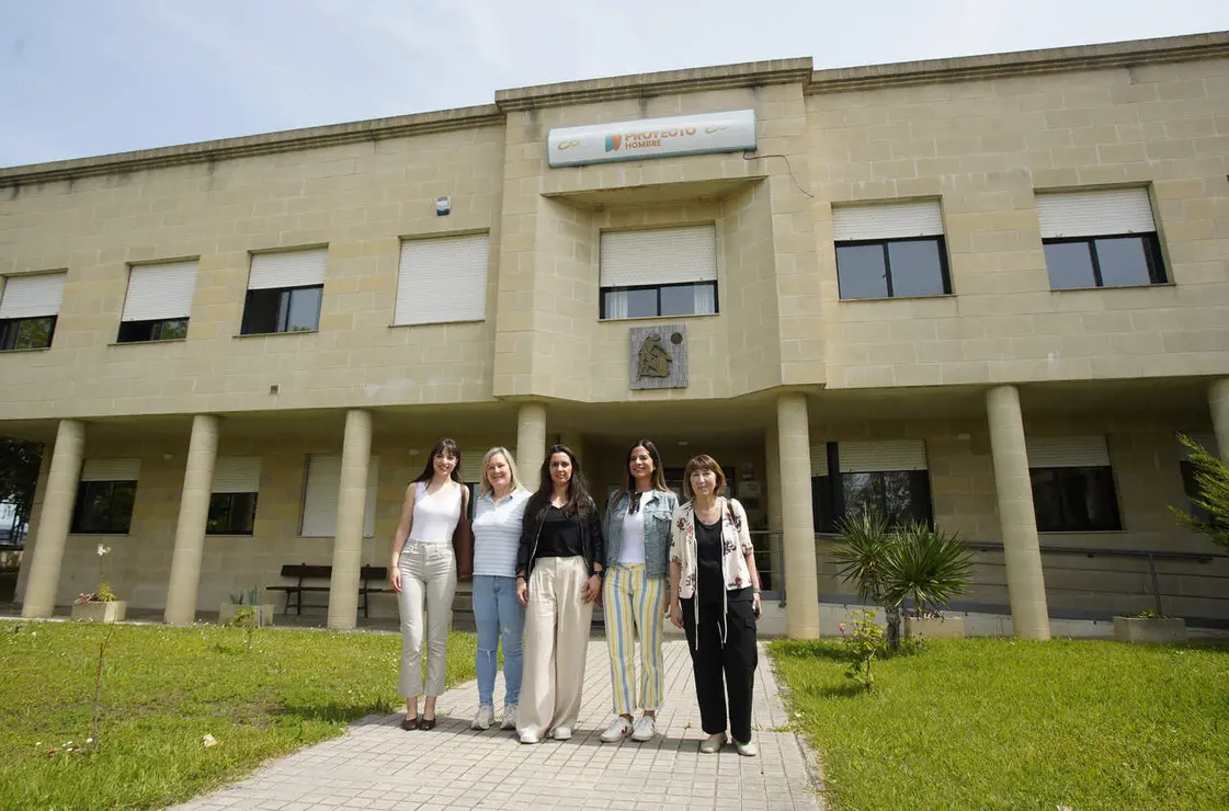 La vicesecretaria general del PSOE de Castilla y Le&oacute;n, Nuria Rubio, visita Proyecto Hombre de Ponferrada. Le acompa&ntilde;an la procuradora socialista por Le&oacute;n Mabel Fern&aacute;ndez, y la portavoz de la Comisi&oacute;n Ejecutiva Provincial del PSOE de Le&oacute;n, Luc&iacute;a de Castro