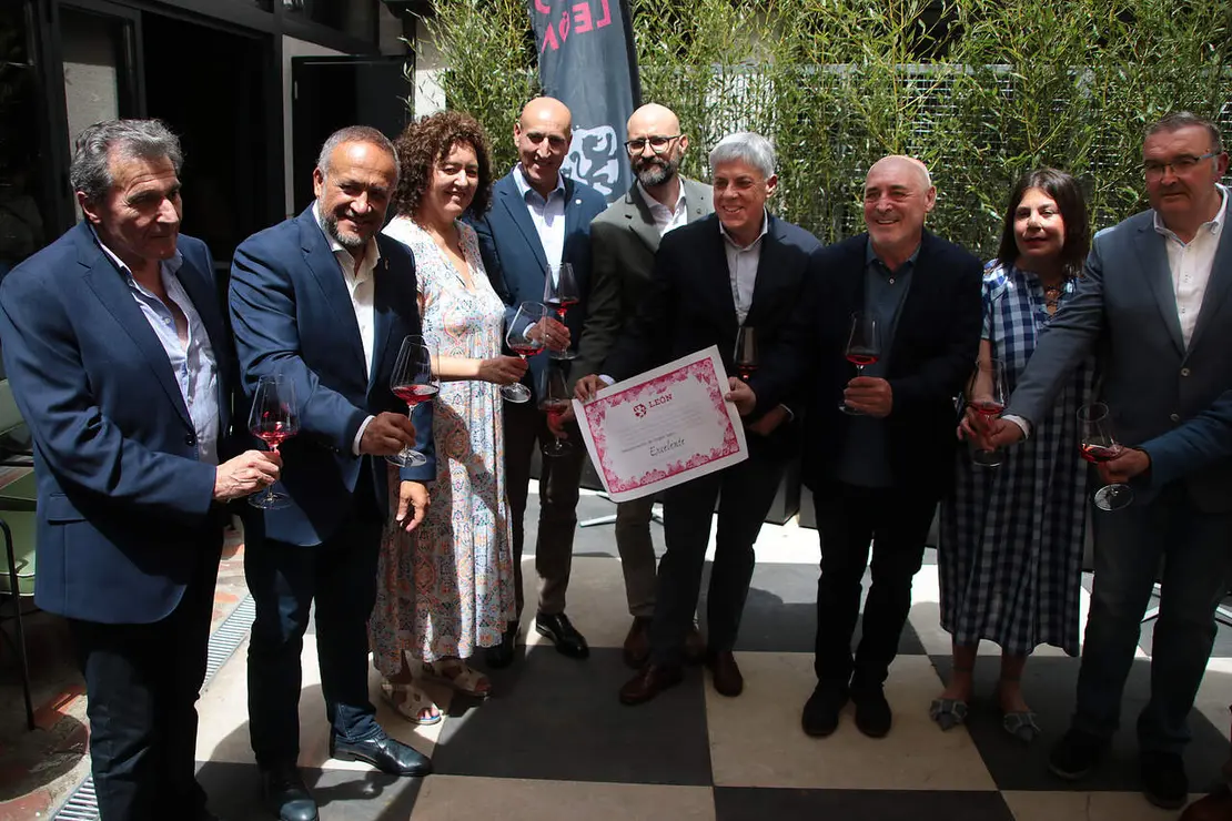Lectura del acta de calificaci&oacute;n de los vinos de la a&ntilde;ada 2025 de la Denominaci&oacute;n de Origen Le&oacute;n, con la asistencia de numerosas autoridades