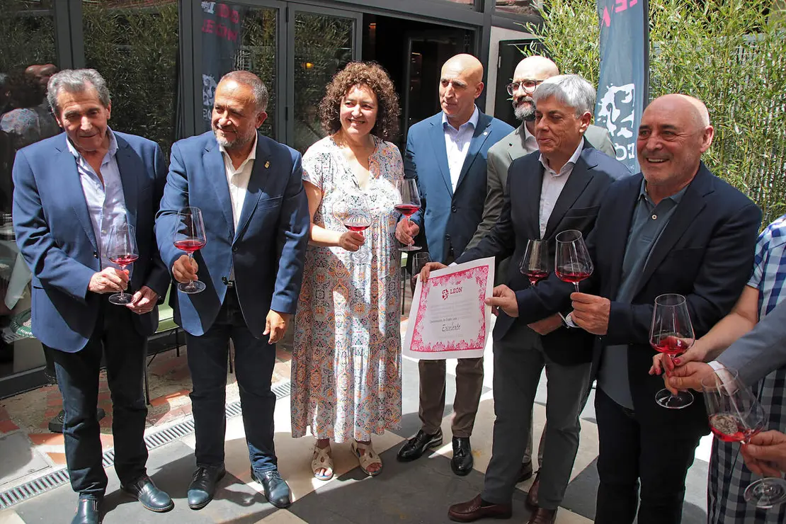 Lectura del acta de calificaci&oacute;n de los vinos de la a&ntilde;ada 2025 de la Denominaci&oacute;n de Origen Le&oacute;n, con la asistencia de numerosas autoridades