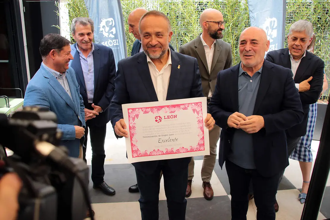 Lectura del acta de calificaci&oacute;n de los vinos de la a&ntilde;ada 2025 de la Denominaci&oacute;n de Origen Le&oacute;n, con la asistencia de numerosas autoridades