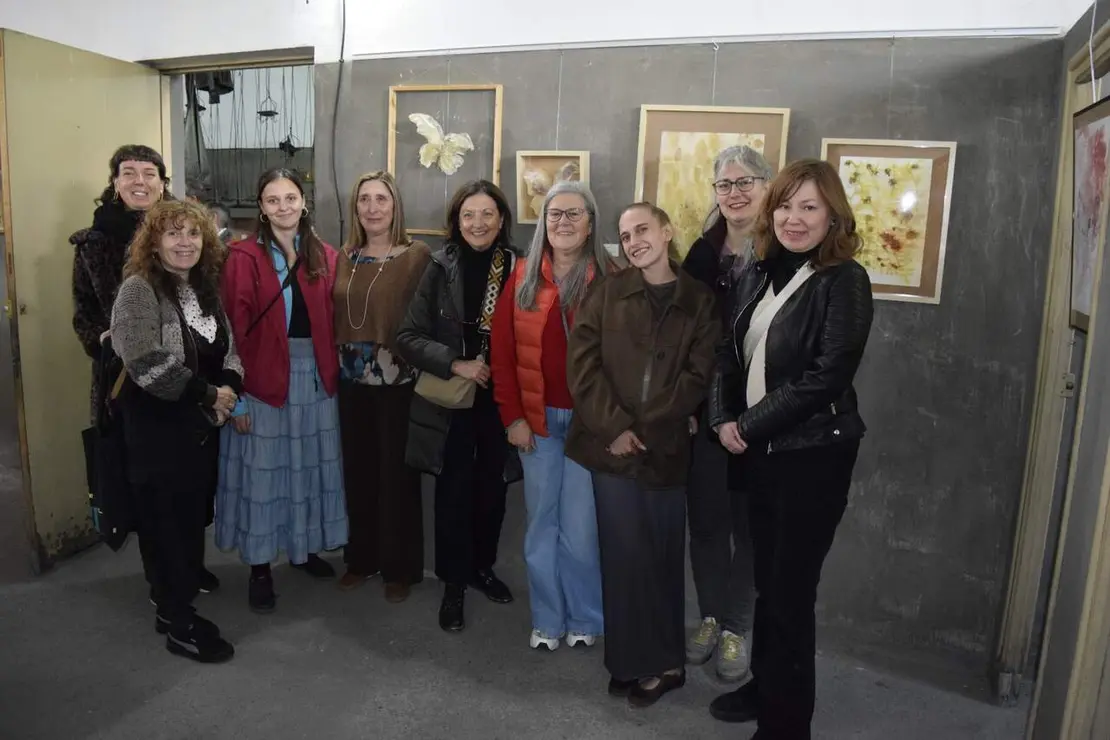 Emma Remis con artistas de Le&oacute;n, Laciana y Ponferrada