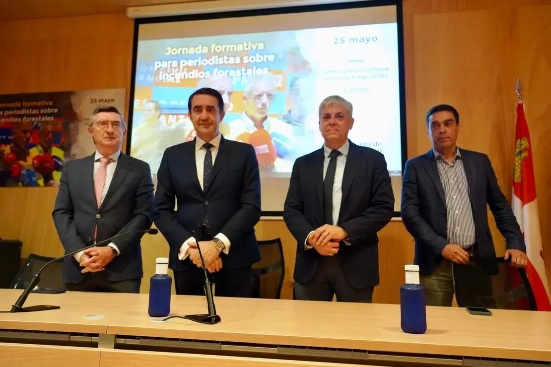 El consejero de Medio Ambiente, Vivienda y Ordenaci&oacute;n del Territorio, Juan Carlos Su&aacute;rez-Qui&ntilde;ones, inaugura una jornada formativa para medios de comunicaci&oacute;n en materia de incendios forestales