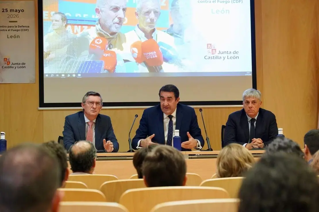 El consejero de Medio Ambiente, Vivienda y Ordenaci&oacute;n del Territorio, Juan Carlos Su&aacute;rez-Qui&ntilde;ones, inaugura una jornada formativa para medios de comunicaci&oacute;n en materia de incendios forestales