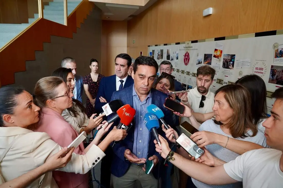 El consejero de Medio Ambiente, Vivienda y Ordenaci&oacute;n del Territorio, Juan Carlos Su&aacute;rez-Qui&ntilde;ones, inaugura una jornada formativa para medios de comunicaci&oacute;n en materia de incendios forestales