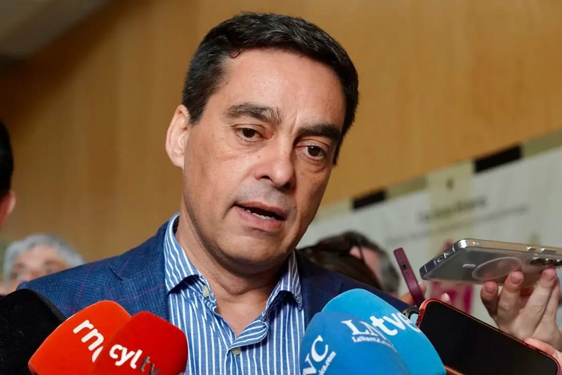 El consejero de Medio Ambiente, Vivienda y Ordenaci&oacute;n del Territorio, Juan Carlos Su&aacute;rez-Qui&ntilde;ones, inaugura una jornada formativa para medios de comunicaci&oacute;n en materia de incendios forestales