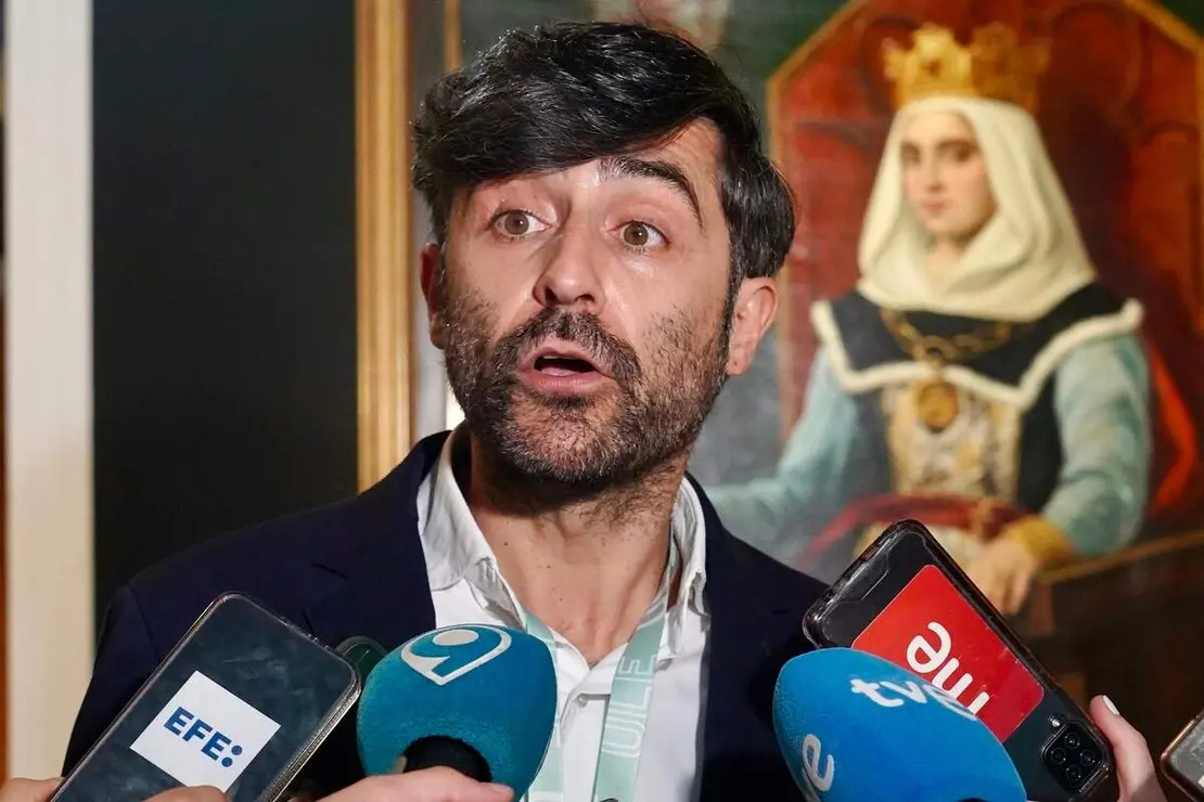 La vicerrectora de Inclusi&oacute;n, Igualdad y Proyecci&oacute;n Social, Raquel Dom&iacute;nguez, el alcalde de Le&oacute;n, Jos&eacute; Antonio Diez, y el diputado de Educaci&oacute;n, Emilio Mart&iacute;nez, inauguran el congreso Internacional &lsquo;Urraca I de Le&oacute;n, Soberana Europea. Reinas Medievales y creaci&oacute;n art&iacute;stica&rsquo; que organiza la ULE