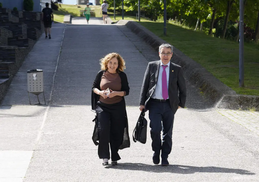 La vicerrectora del Campus del Bierzo, Pilar Marqu&eacute;s (D), junto a la investigadora Flor &Aacute;lvarez Taboada (C), y el vicerrector de Investigaci&oacute;n y Transferencia, Santiago Guti&eacute;rrez, durante la jornada del II Networking ULE-Territorio Bierzo
