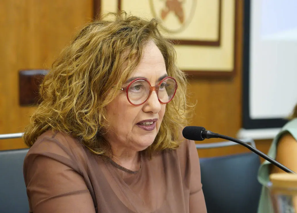 La vicerrectora del Campus del Bierzo, Pilar Marqu&eacute;s (D), junto a la investigadora Flor &Aacute;lvarez Taboada (C), y el vicerrector de Investigaci&oacute;n y Transferencia, Santiago Guti&eacute;rrez, durante la jornada del II Networking ULE-Territorio Bierzo