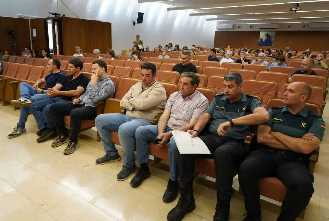 La vicerrectora del Campus del Bierzo, Pilar Marqu&eacute;s (D), junto a la investigadora Flor &Aacute;lvarez Taboada (C), y el vicerrector de Investigaci&oacute;n y Transferencia, Santiago Guti&eacute;rrez, durante la jornada del II Networking ULE-Territorio Bierzo