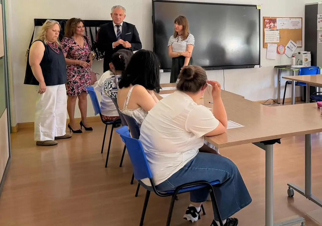 Nicanor Sen destaca la labor de Amidown Le&oacute;n por la inclusi&oacute;n. El delegado del Gobierno visita la asociaci&oacute;n leonesa y subraya el compromiso con las personas con discapacidad intelectual y sus familias.