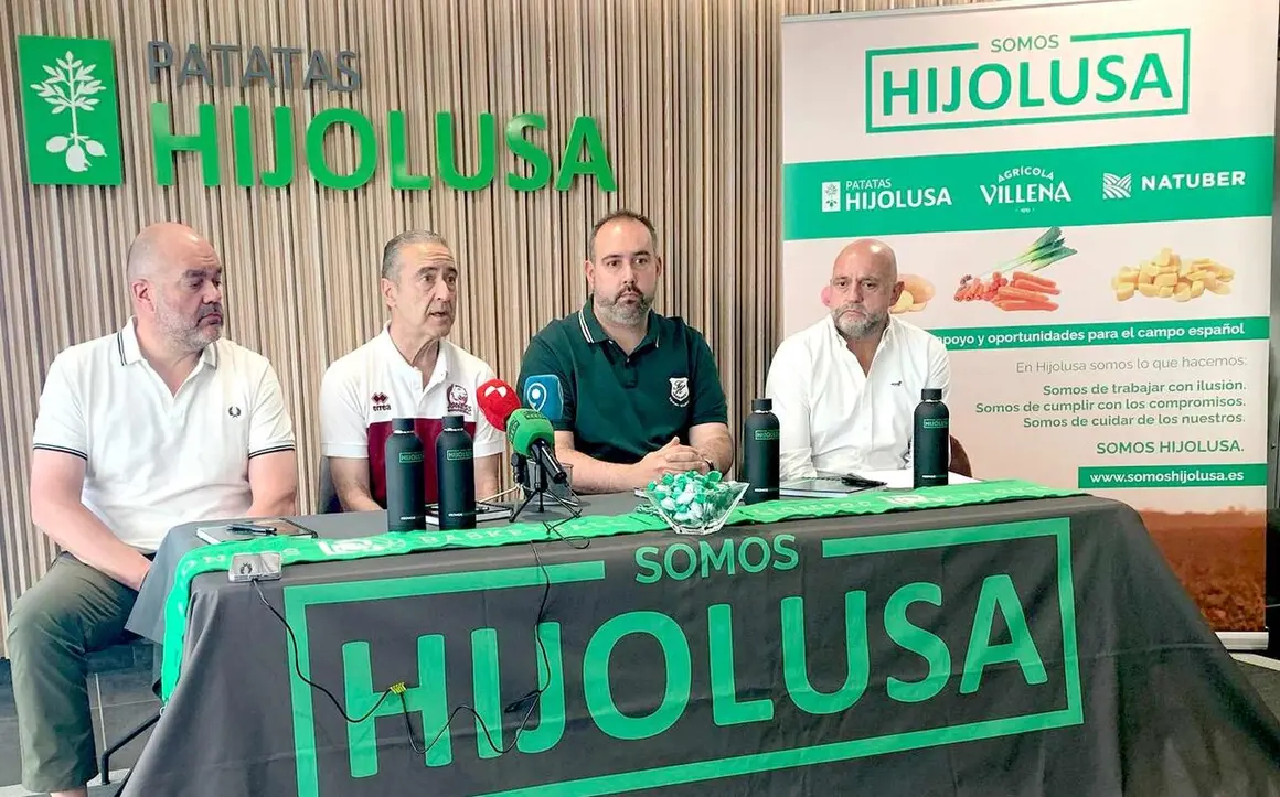 Carlos G&oacute;mez, &Aacute;ngel Jare&ntilde;o; Adri&aacute;n H&eacute;ctor &Aacute;lvarez y Jos&eacute; Luis G&oacute;mez, durante la presentaci&oacute;n de este jueves.