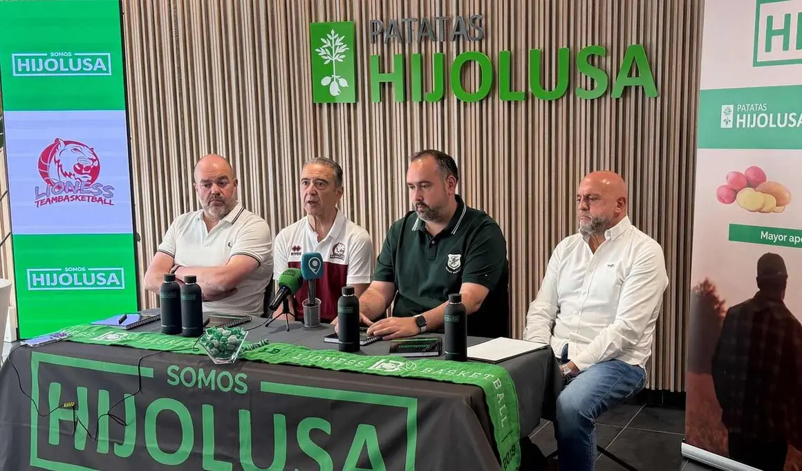 PRESENTACI&Oacute;N ANGEL G. JARE&Ntilde;O DIRECTOR DEPORTIVO LIONESS SOMOS HIJOLUSA (3)