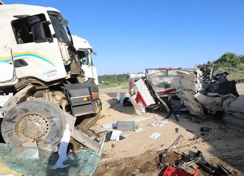 Fallece un camionero tras salirse de la v&iacute;a y chocar contra seis camiones en Monz&oacute;n de Campos (Palencia), el accidente se produjo de madrugada en la N-611 e una rotonda donde siempre habitualmente aparcan varios camiones de la obra del AVE
