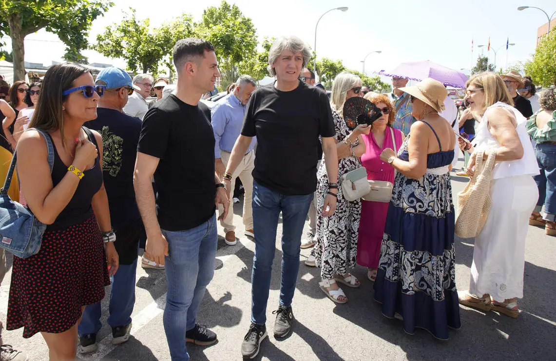 Concentraci&oacute;n &lsquo;T&uacute; decides, callar no cura&rsquo;, convocada por la plataforma OncoBierzo frente al hospital El Bierzo de Ponferrada