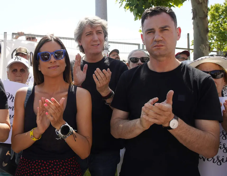 Concentraci&oacute;n &lsquo;T&uacute; decides, callar no cura&rsquo;, convocada por la plataforma OncoBierzo frente al hospital El Bierzo de Ponferrada
