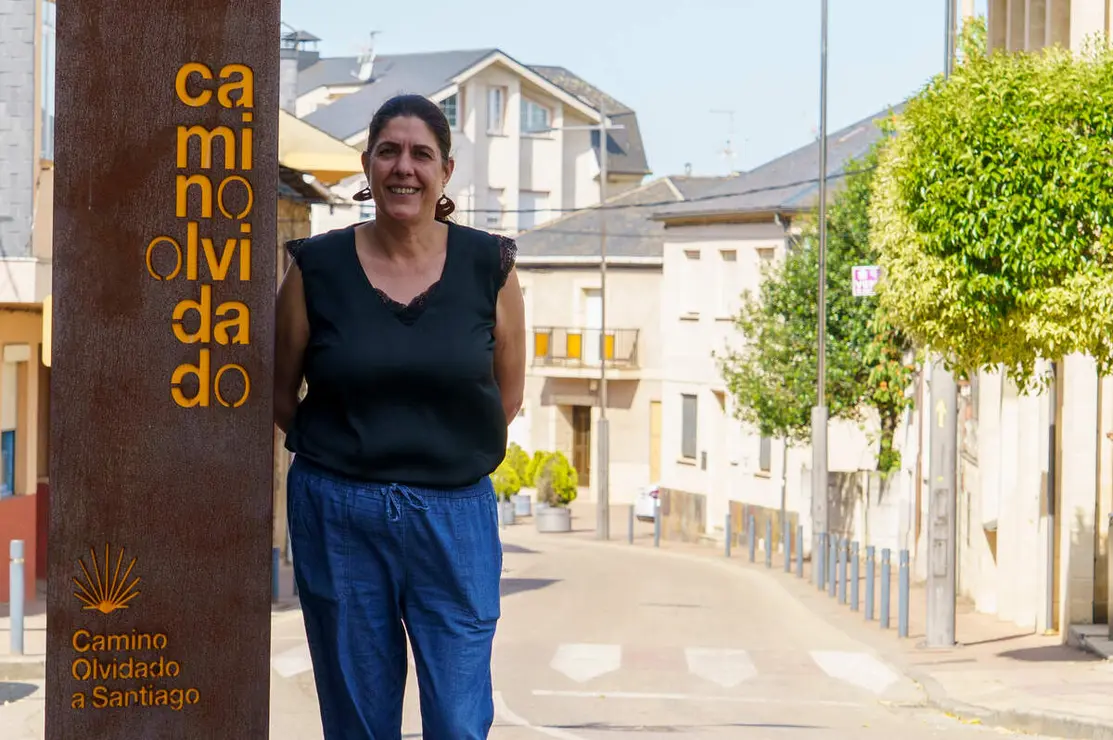 La presidenta de la Asociaci&oacute;n Leonesa del Camino Olvidado, Charo G&oacute;mez, en el d&eacute;cimo aniversario de su constituci&oacute;n
