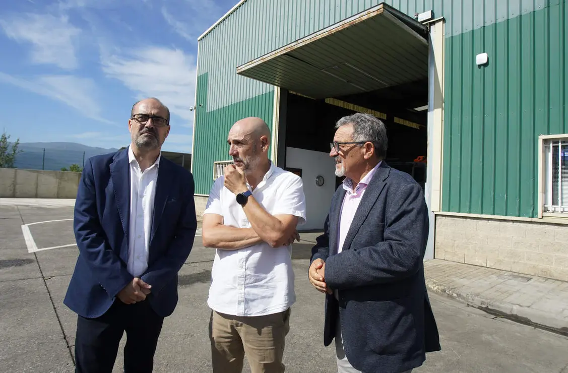 El alcalde de Ponferrada, Marco Morala, durante la presentaci&oacute;n de las mejoras del Punto Limpio