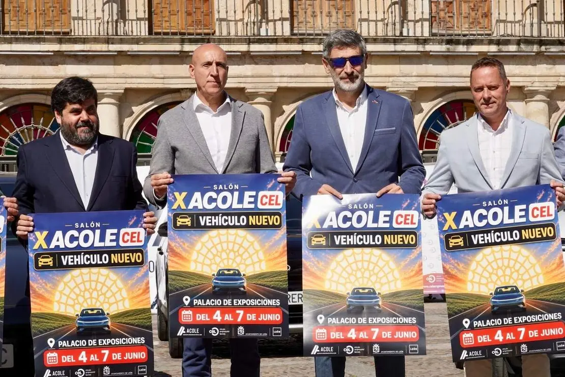 El presidente del C&iacute;rculo Empresarial Leon&eacute;s, Julio C&eacute;sar &Aacute;lvarez, el de la Asociaci&oacute;n de Concesionarios Oficiales de Le&oacute;n, Roberto Rodr&iacute;guez, y el alcalde de Le&oacute;n, Jos&eacute; Antonio Diez, presentan la d&eacute;cima edici&oacute;n del Sal&oacute;n del Veh&iacute;culo Nuevo Acole-Cel