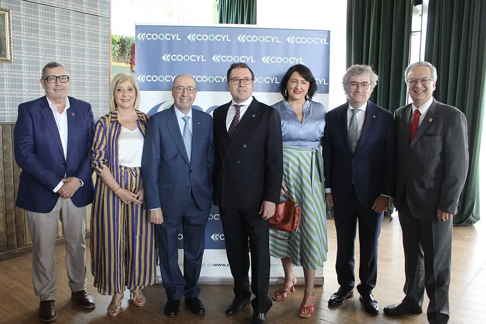 COOCYL reuni&oacute; en Valladolid a sus colegiados m&aacute;s veteranos en el acto 'Maestros de la Salud Visual', un homenaje a quienes contribuyeron a transformar una profesi&oacute;n joven en una disciplina cient&iacute;fica con presencia en la universidad, la investigaci&oacute;n y la sanidad p&uacute;blica. Foto: COOCYL.