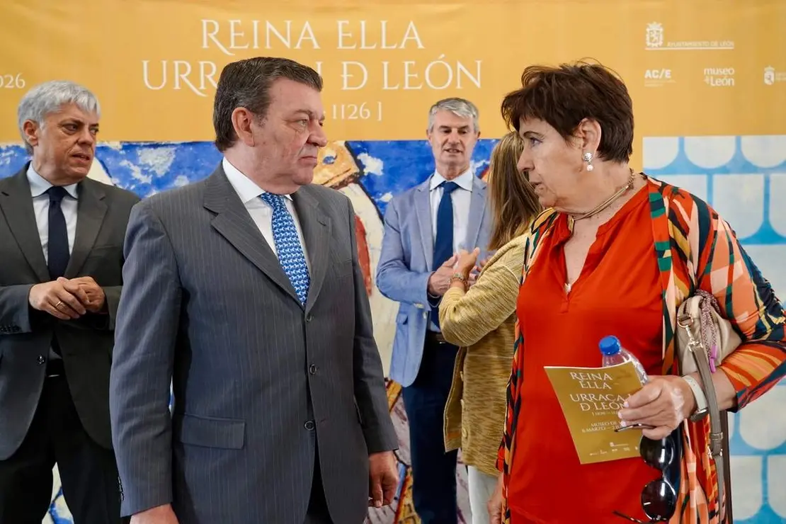 El consejero en funciones de la Presidencia, Luis Miguel Gonz&aacute;lez Gago, visita la exposici&oacute;n &lsquo;Reina Ella. Urraca I de Le&oacute;n (1109-1126)&rsquo;